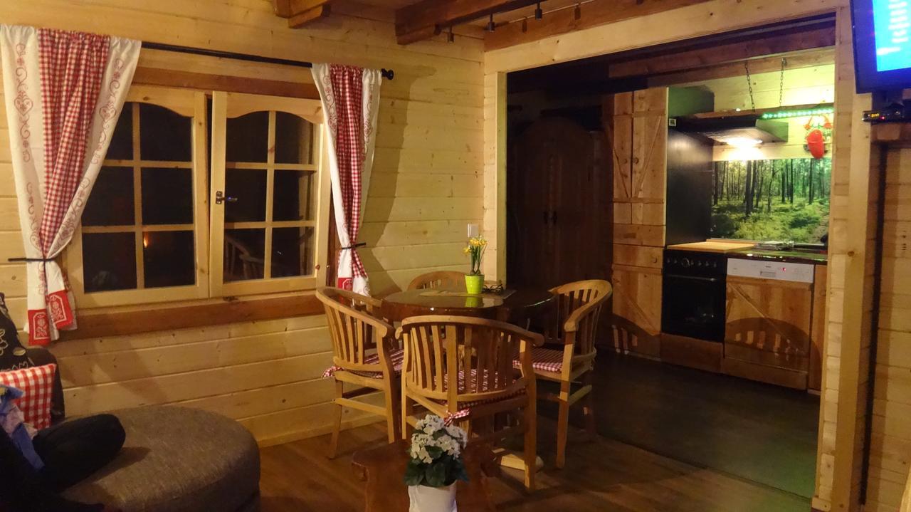 Holzhaus Waldwichtel am Wald und See Neuruppin Exterior foto